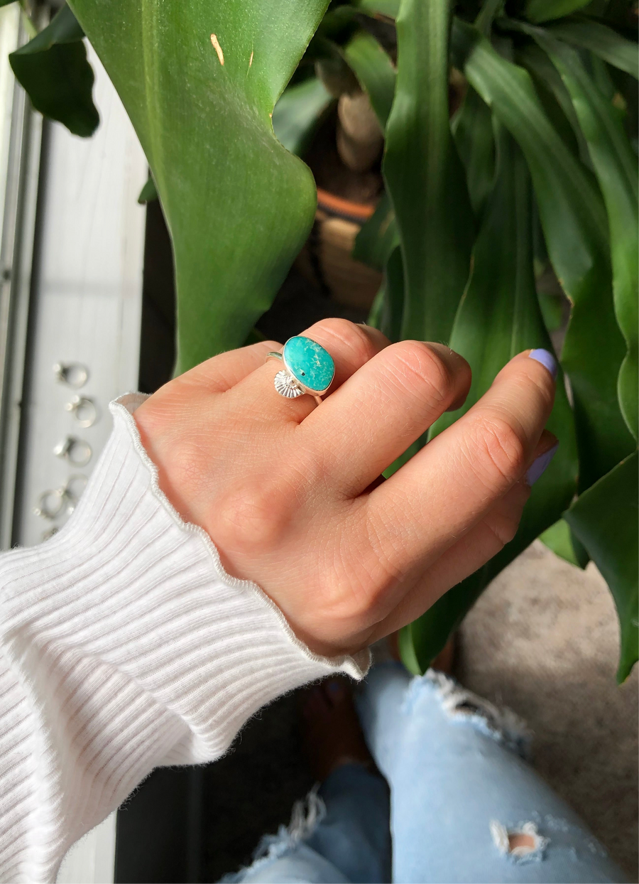 CONCHA // Size 6.5-7 // Seashell Ring in Turquoise