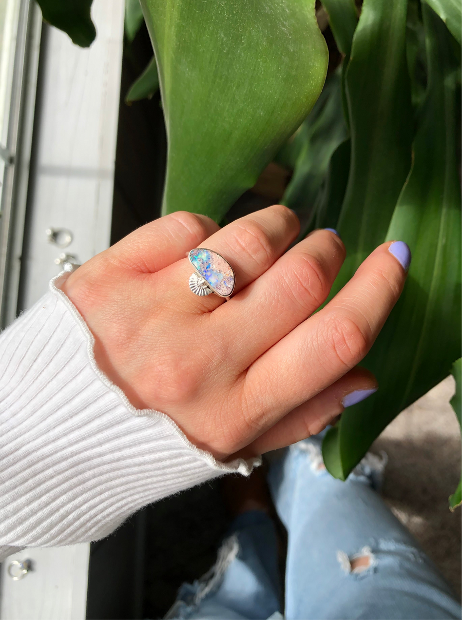 CONCHA // Size 5.5-6 // Seashell Ring // Mexican Fire Opal