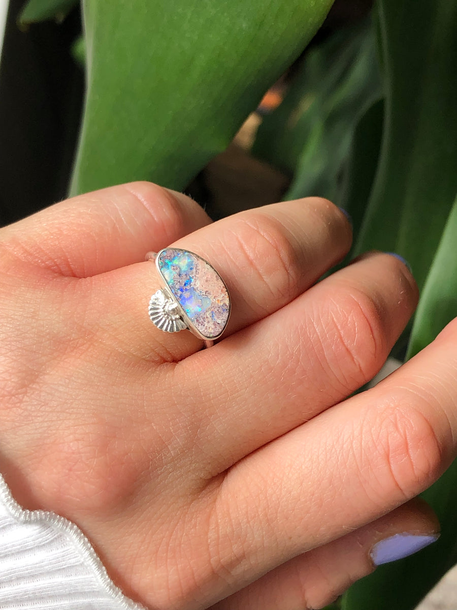 CONCHA // Size 5.5-6 // Seashell Ring // Mexican Fire Opal