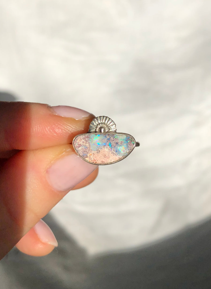 CONCHA // Size 5.5-6 // Seashell Ring // Mexican Fire Opal